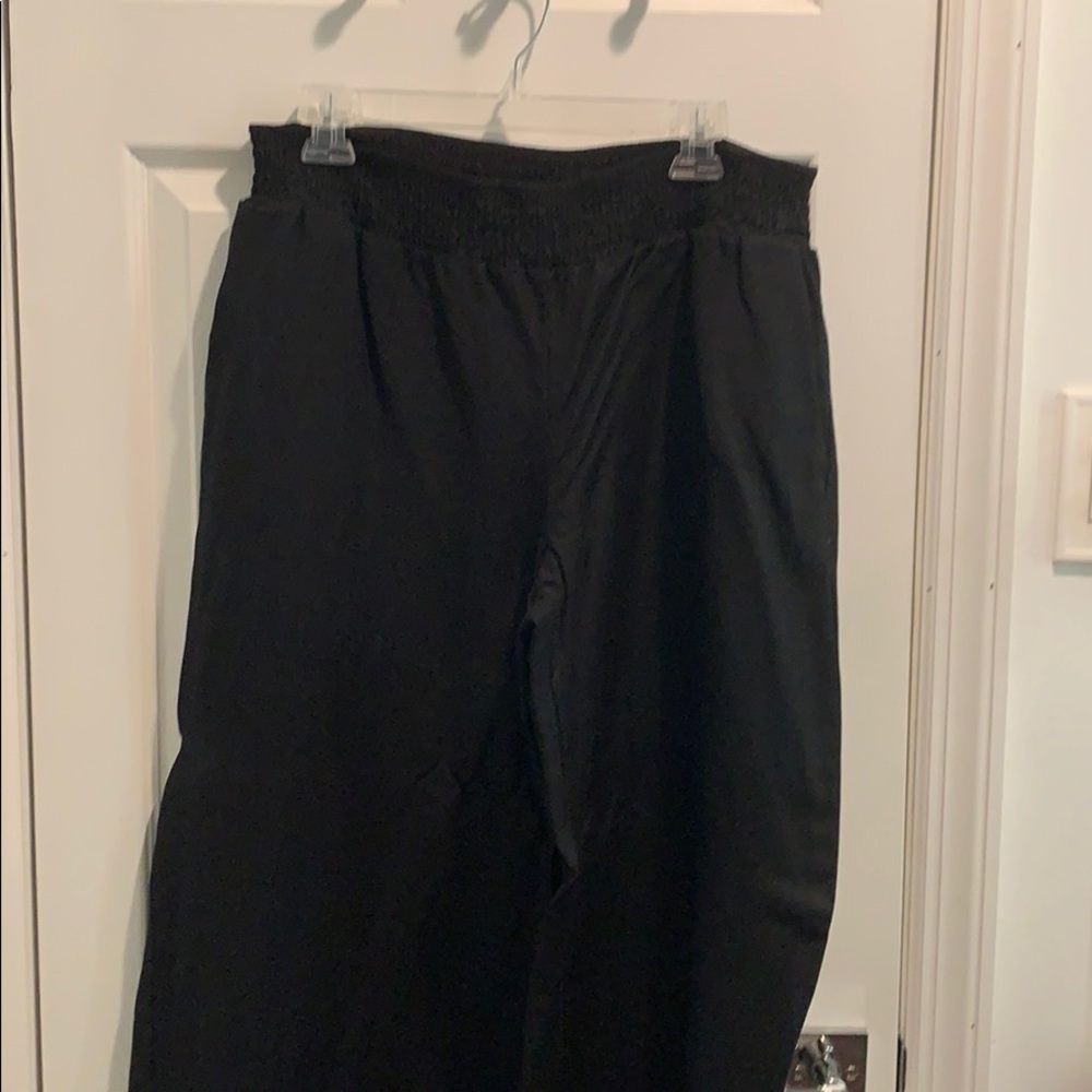 Elastic waste-band- wide leg pant!